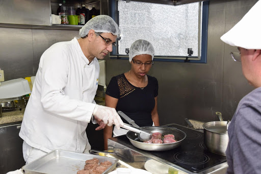 Auxiliar de Cozinha, Montador de Móveis - R$ 1.395,00 - Escala 6x1, ser um profissional proativo - Rio de Janeiro 