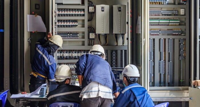 Subgerente de Loja, Ajudante de Eletricista - R$ 1.400,00 - Liderar equipes, ter boa comunicação - Rio de Janeiro 