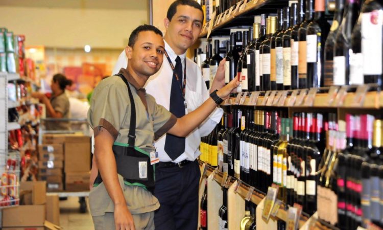 Barman, Operador de Mercearia - R$ 1.500,00 - Conhecimentos em bebidas diversas, ter seriedade - Rio de Janeiro 