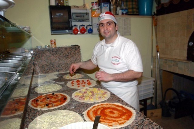 Auxiliar de Pizzaiolo, Ajudante de Marceneiro - R$ 1.230,23 - Ajudar no preparo de massas, trabalhar em equipe - Rio de Janeiro 