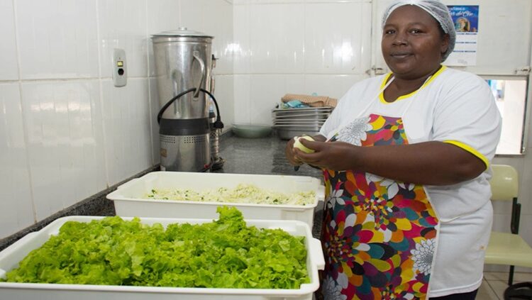 AUXILIAR DE COZINHA, LAVADOR DE PRATOS, AUXILIAR DE PADARIA, AUXILIAR DE SERVIÇOS GERAIS - ATACADISTA - RJ