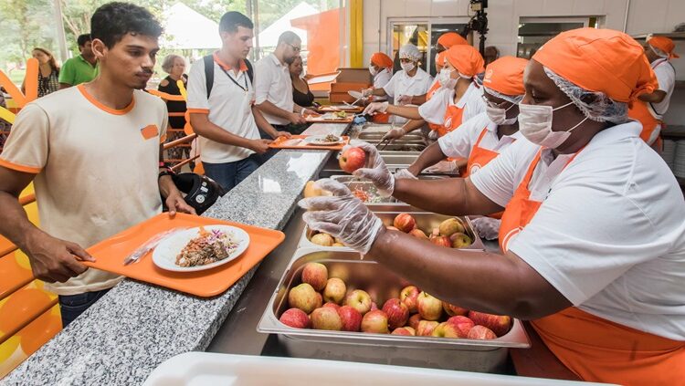 ATENDENTE, AUXILIAR DE SERVIÇOS GERAIS, AJUDANTE DE COZINHA, CAIXA - PRECISA-SE RESTAURANTE - RJ