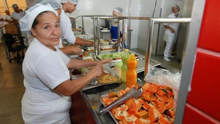 AUXILIAR DE COZINHA, COPEIRA, GARÇONETE, ESTOQUISTA - RESTAURANTE ESTÁ PRECISANDO - RJ