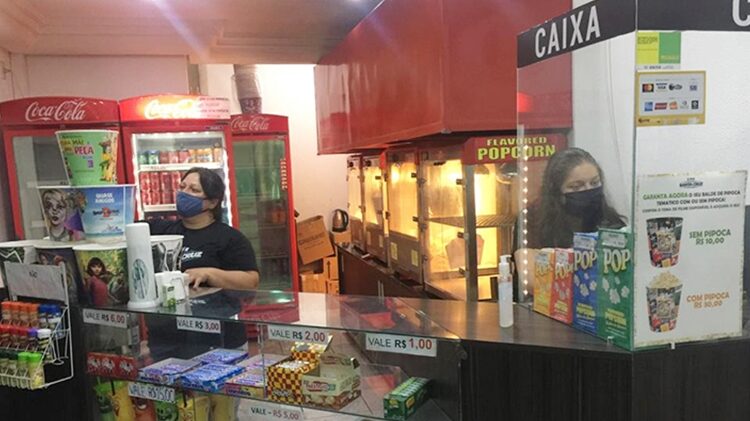 Cinema vagas para atendente, estoquista, cozinheira, auxiliar de operações - RJ