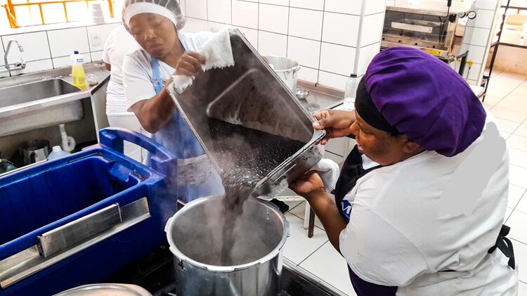 Atacadista vagas para auxiliar de cozinha, caixa, repositor, atendente de estacionamento - RJ