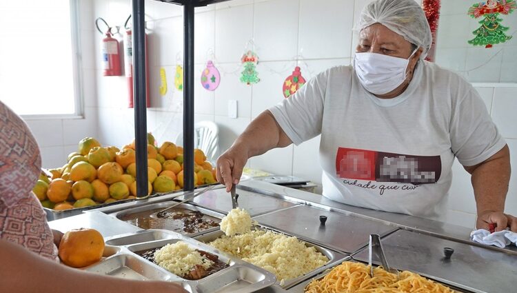 Centro esportivo vagas para auxiliar de serviços gerais, ajudante de cozinha, garçom, pedreiro - RJ