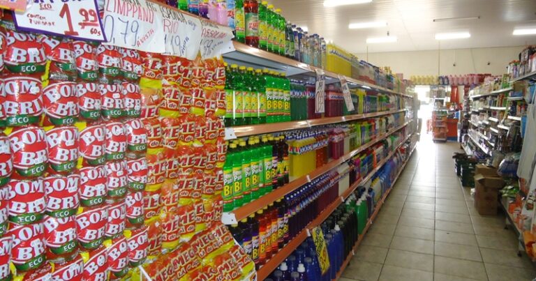 Mercado vagas para auxiliar de limpeza, repositor, caixa - RJ