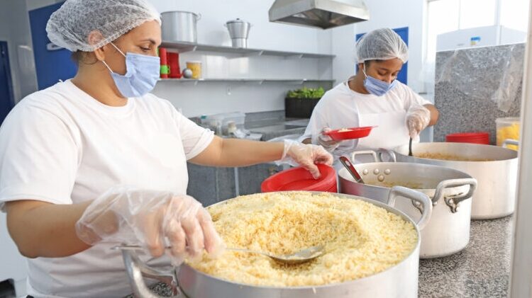 Cantina vagas para copeira, auxiliar de cozinha, recepcionista, garçom - RJ