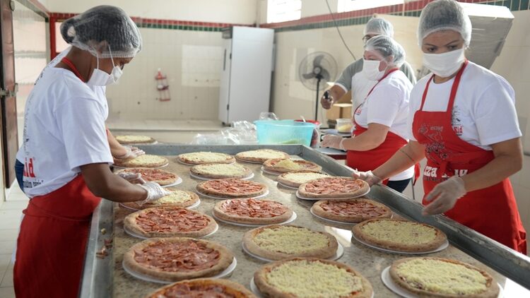 Lanchonete vagas para auxiliar de cozinha, atendente, lavador de pratos, garçom - RJ