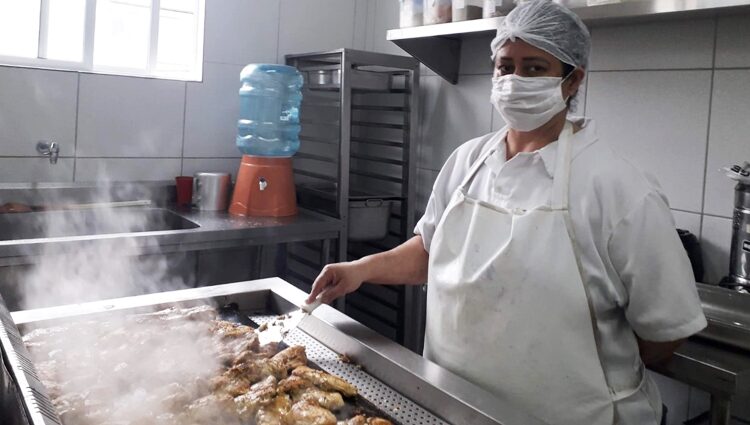 Churrascaria vagas para auxiliar de limpeza, ajudante de cozinha, auxiliar de salão - RJ