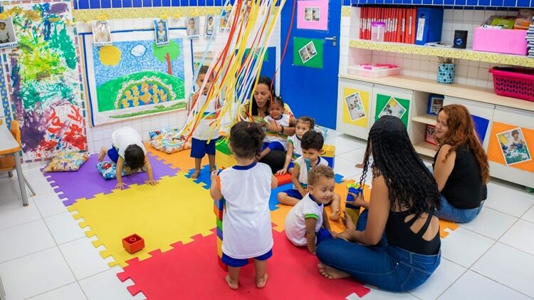 Creche infantil vagas para auxiliar de creche, estagiária, auxiliar de serviços gerais - RJ