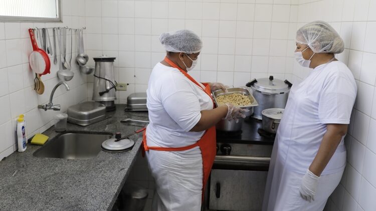 Policlínica vagas para auxiliar de cozinha, copeira, maqueiro, almoxarifado - RJ