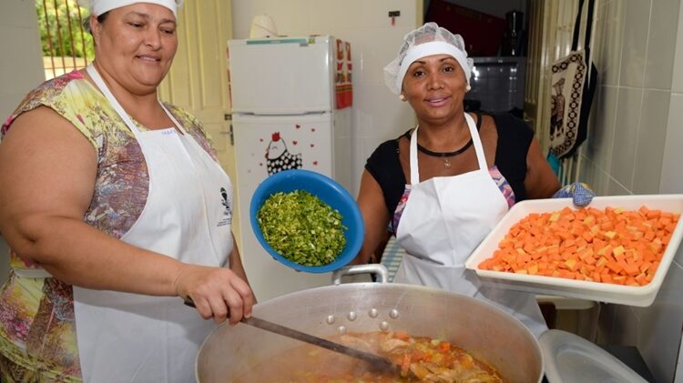 Pousada vagas para camareira, auxiliar de cozinha, lavador de louça, recepcionista - RJ