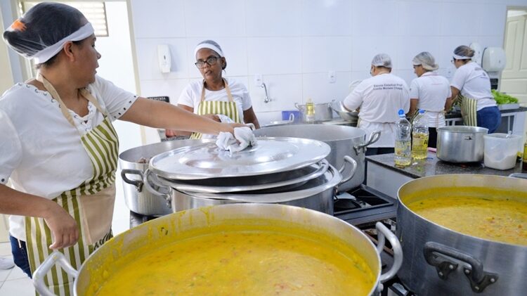 Lanchonete vagas para auxiliar de cozinha, auxiliar de serviços gerais, cumim, cozinheiro – Extra Natal – RJ