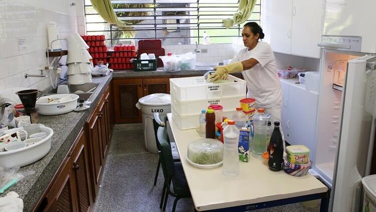 Hospital Rede D'Or vagas para copeira, retirar o lixo, ajudar na cozinha, atender telefone - RJ