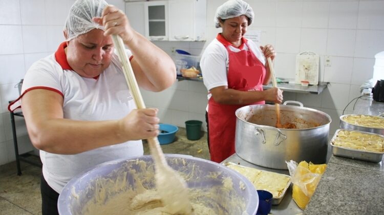 Hotelaria vagas para auxiliar de cozinha, atender hóspedes, reservar quartos, servir bandejas - RJ