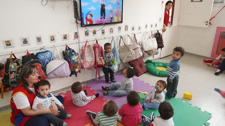 Jardim Escola está aceitando currículos para auxiliar de creche, secretária escolar no Rio de Janeiro