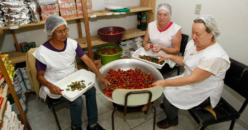 Auxiliar de cozinheira, auxiliar de limpeza, marceneiro/serralheiro - setor alimentício - com e sem experiência - RJ