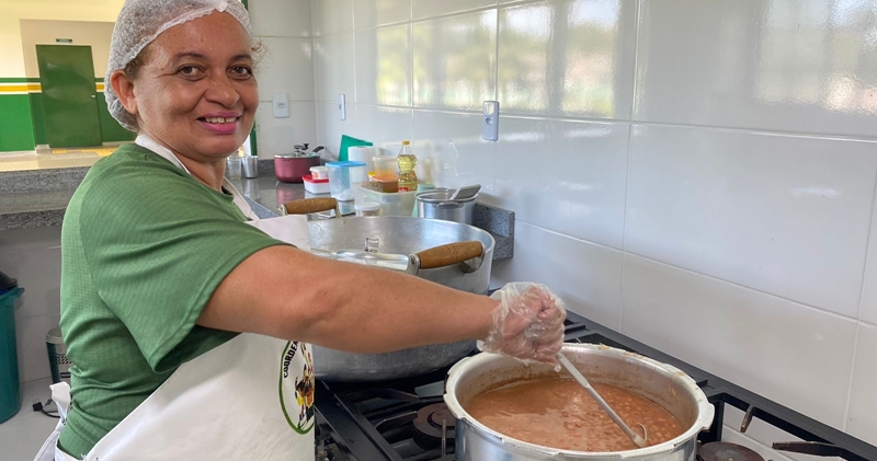 Escola vagas para auxiliar de cozinha merenda, auxiliar de turma, professora fundamental 1 - Rio de Janeiro