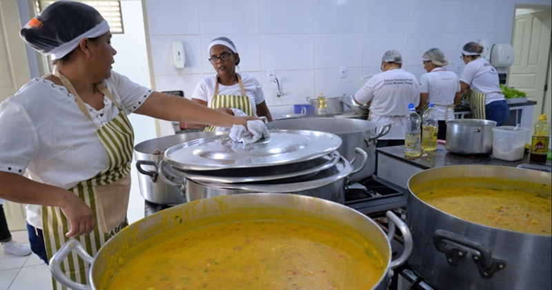 Restaurante vagas para auxiliar de serviços gerais, ajudante de cozinha, cozinheira, garçom - RJ