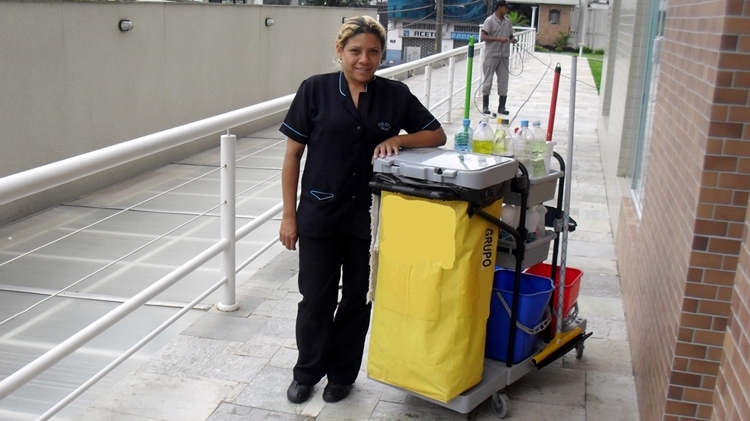 Hotel vagas para auxiliar de cozinha, atendente de bar, auxiliar de limpeza, recepcionista - RJ