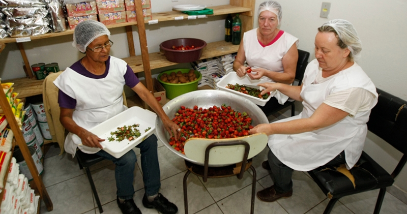 Restaurante vagas para copeira, ajudante de cozinha, recepcionar clientes, estágio – RJ