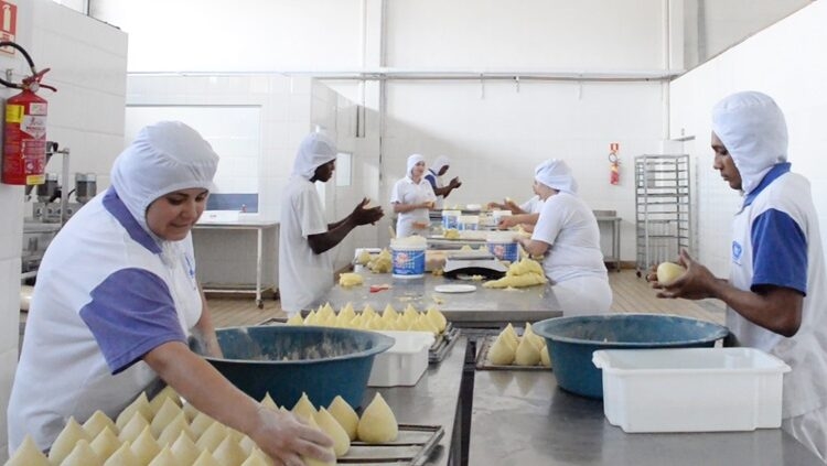 Salgaderia vagas para auxiliar de produção, atendente de loja, cozinheira, entregador – RJ