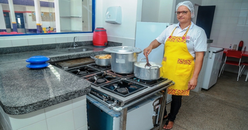 Condomínio vagas para auxiliar de limpeza, cozinheira, monitorar câmeras, vigilante - RJ