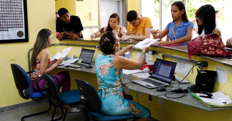 Escola vagas para auxiliar de serviços gerais, inspetor de alunos, fazer matrículas, atender na secretaria - RJ