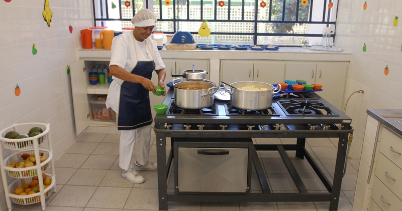 Restaurante Ferreirinha vagas para caixa, auxiliar de limpeza, atendente, auxiliar de cozinha - RJ