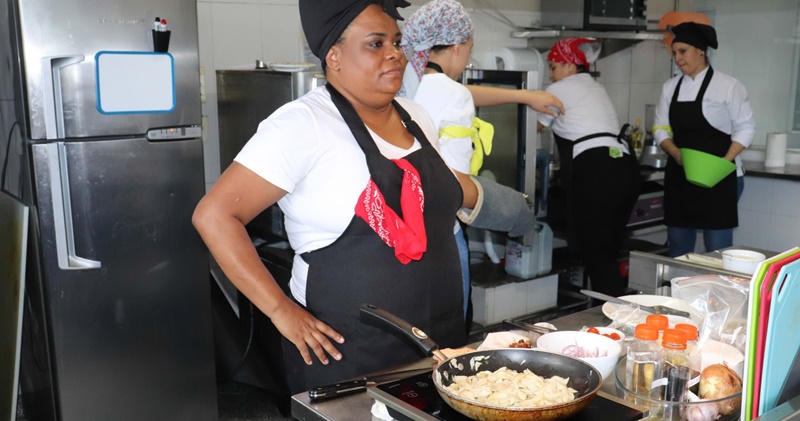 Lanchonete vagas para auxiliar de cozinha lavar pratos, caixa, copeira, estoquista, garçom – RJ