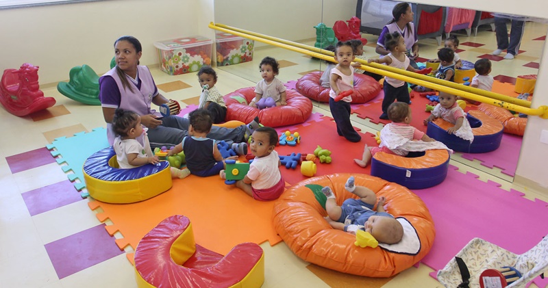 Colégio vagas para auxiliar de turma infantil, recepcionista, auxiliar de limpeza, professora - Rio de Janeiro