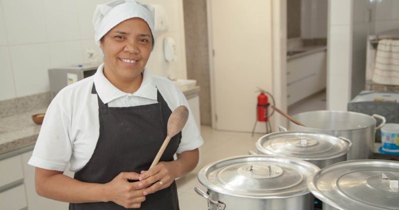 Restaurante vagas para auxiliar de cozinha, garçonete, operadora de caixa, recepção, auxiliar de restaurante – RJ