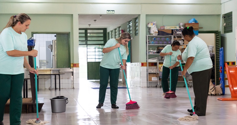 Colégio infantil vagas para auxiliar de serviços gerais, auxiliar de creche, porteiro, inspetor - RJ