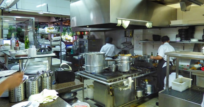 Restaurante vagas de emprego abertas para auxiliar de cozinha, auxiliar de limpeza, garçom, recepcionista, churrasqueiro no Rio de Janeiro