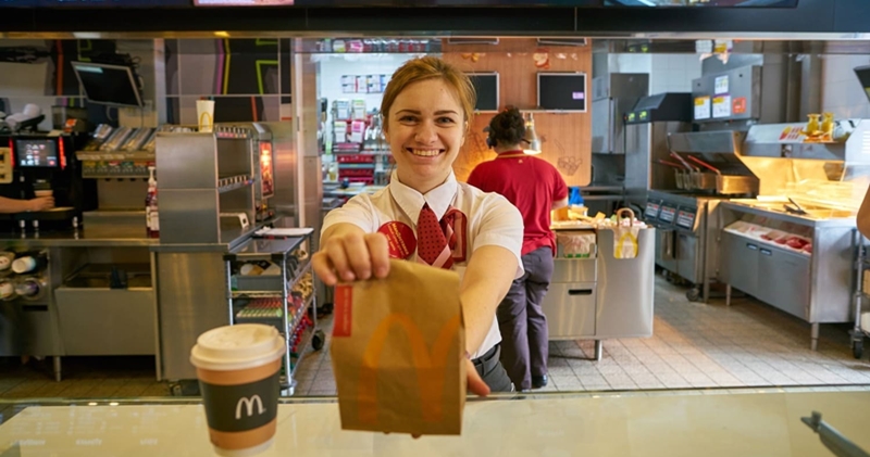 McDonald’s vagas para atendente de restaurante, auxiliar administrativo, manutenção, jovem aprendiz – RJ