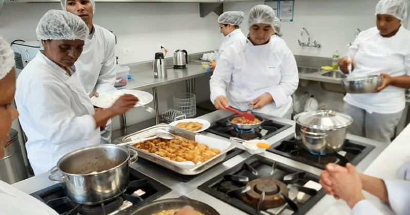Restaurante vagas para auxiliar de cozinha, atender clientes, cozinheira, lavar pratos - RJ