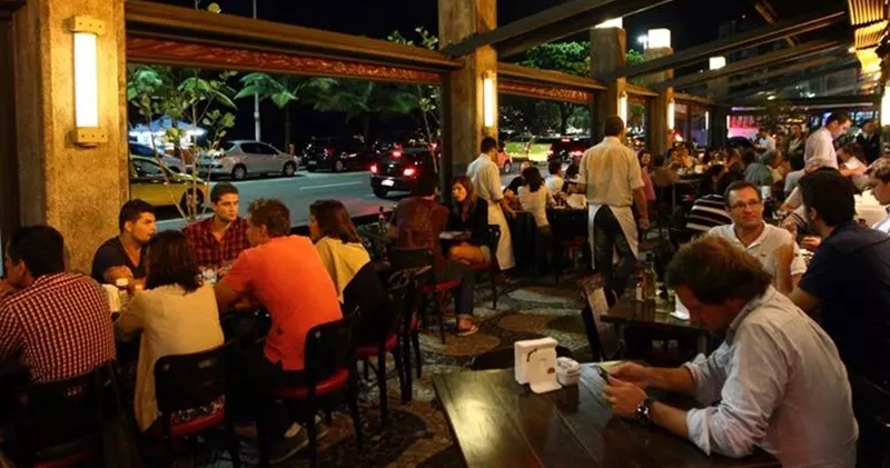 Restaurante vagas para auxiliar de cozinha, auxiliar de limpeza, garçom, recepcionista, churrasqueiro – RJ
