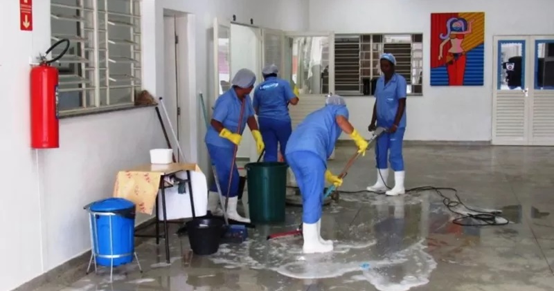 Escola está aceitando currículos para auxiliar de limpeza, auxiliar de turma infantil, estagiária de pedagogia - RJ