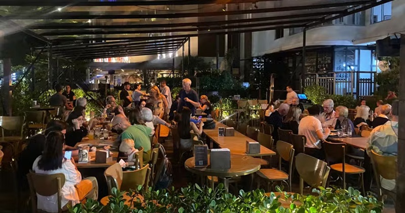 Restaurante vagas para auxiliar de serviços gerais, recepcionista, auxiliar de cozinha, garçom - RJ