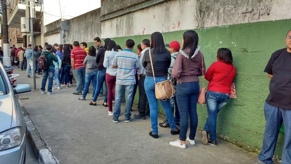 Comércio vagas para atendimento, reposição, limpeza geral, operar caixa - Rio de Janeiro