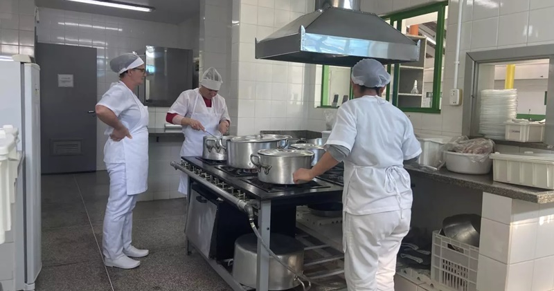 Escola está aceitando currículos para merendeira, auxiliar de limpeza, monitora escolar, portaria – RJ