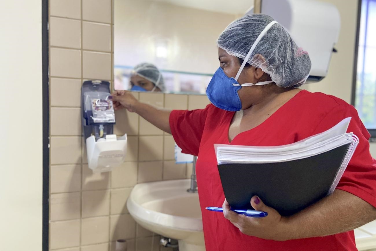 Auxiliar de limpeza, auxiliar de cozinha, assistente de loja - R$ 1.902,18 - comércio - com e sem experiência - Rio de Janeiro