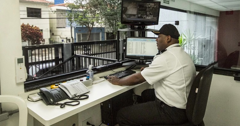 Porteiro, vigia, auxiliar de serviços gerais, frente de loja, operadora de caixa –  R$ 1.912,00 – com e sem experiência – Rio de Janeiro