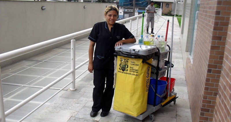 Auxiliar de serviços gerais, recepcionista de restaurante, auxiliar de barman, auxiliar de cozinha, cumim, garçom – com e sem experiência – Rio de Janeiro
