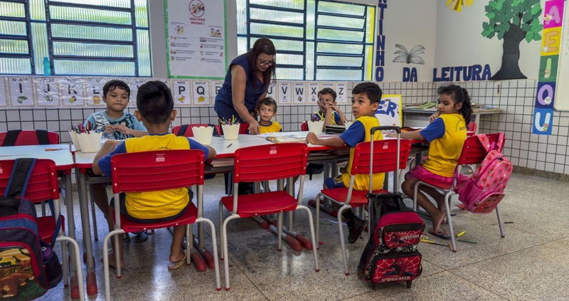Auxiliar de turma, recepção, auxiliar de serviços gerais, professora, vigia de patrimonio – com e sem experiência – Rio de Janeiro