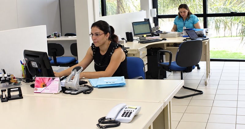Auxiliar administrativo – R$ 1.973,41 – com e sem experiência – RJ